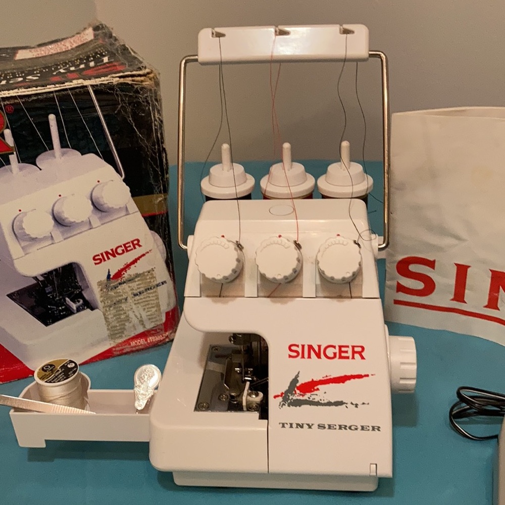 Singer tiny serger - Picture 2 of 2